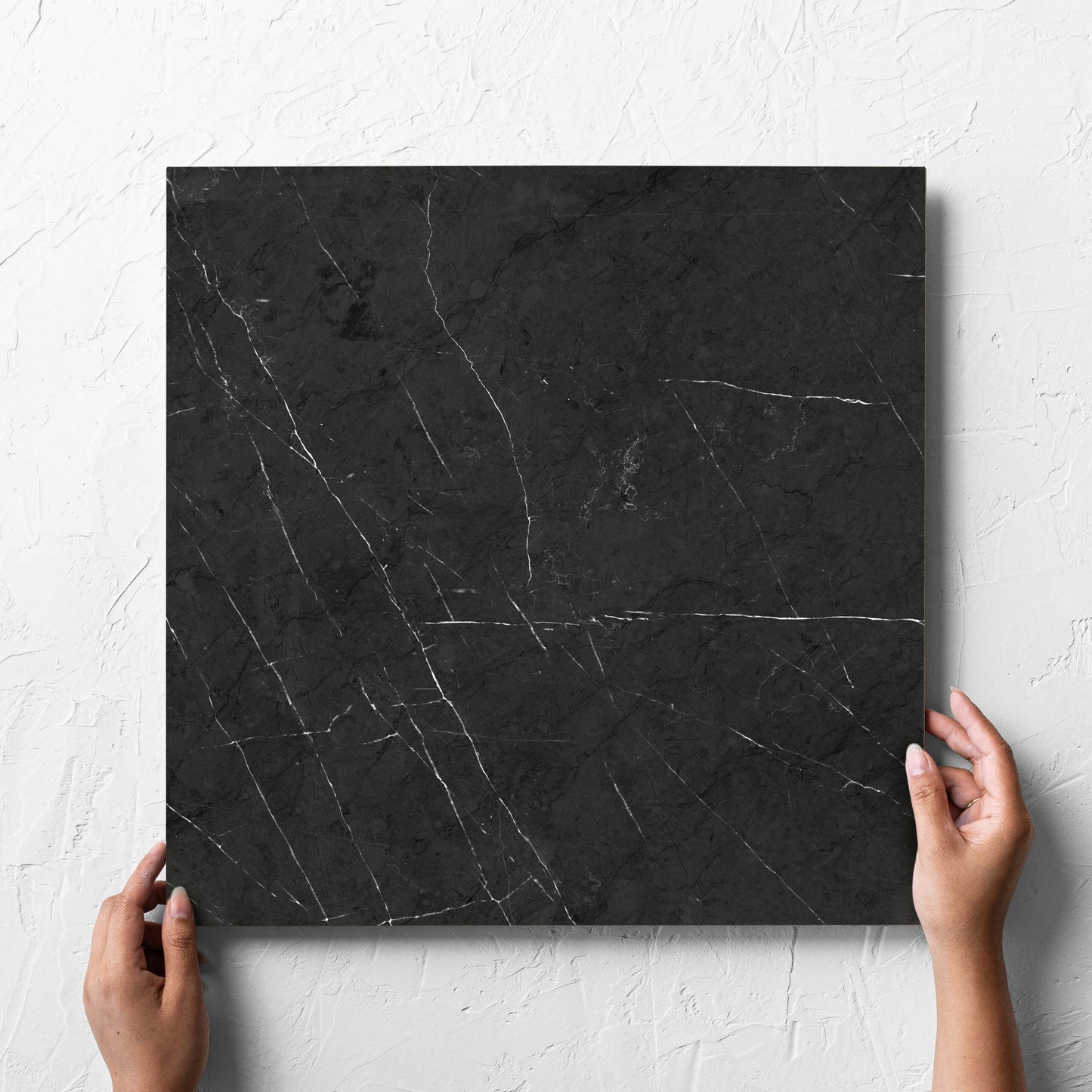 Pedra Charcoal Grip 450x450mm hand 7