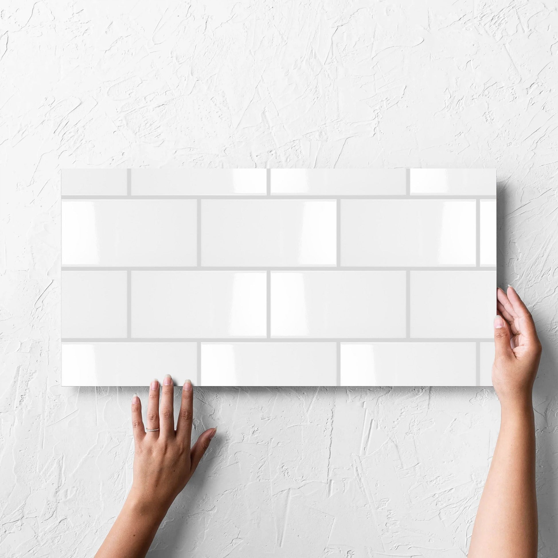 Simplicity White Gloss 300x600mm hand 1