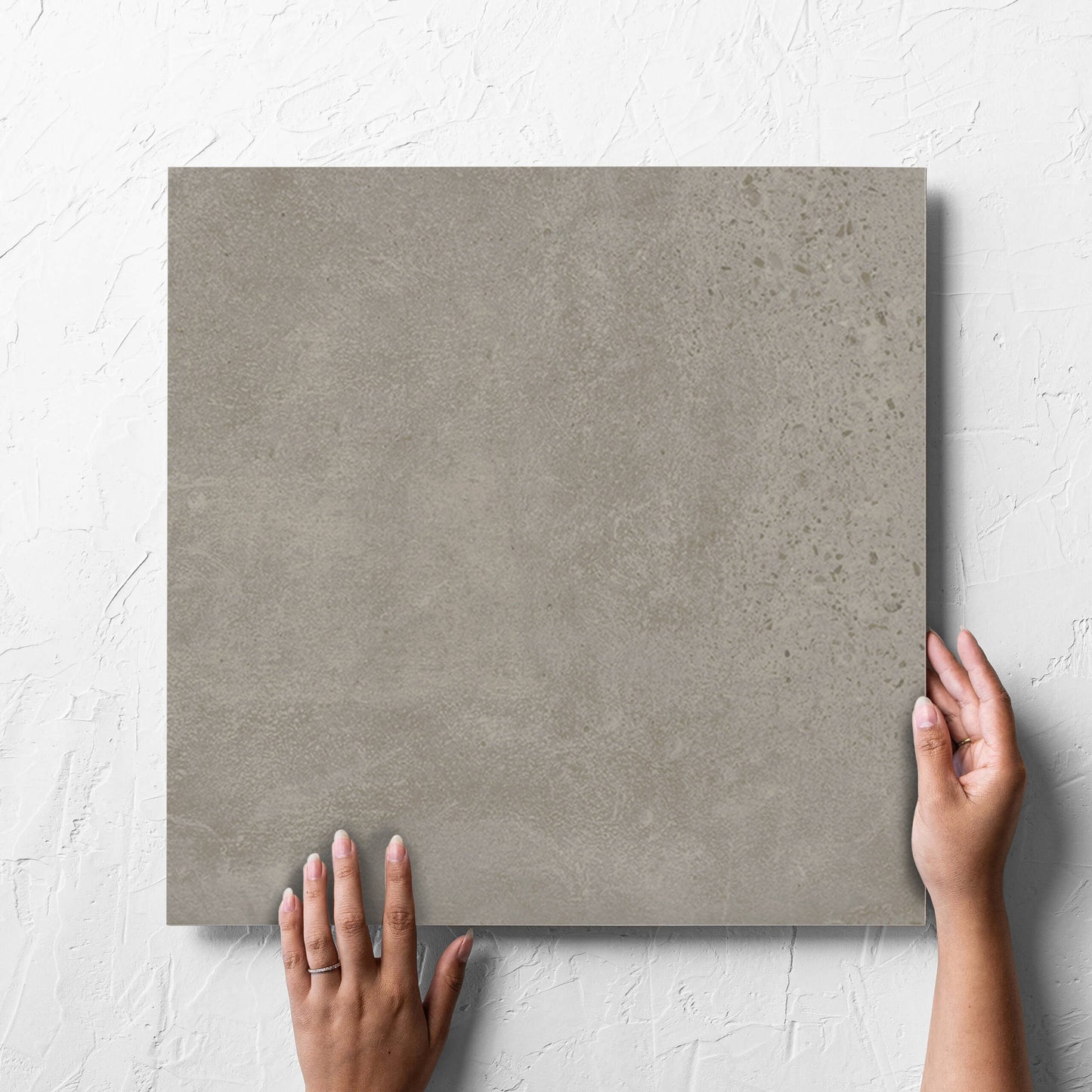 New York Beige In/Out 450x450mm hand 3