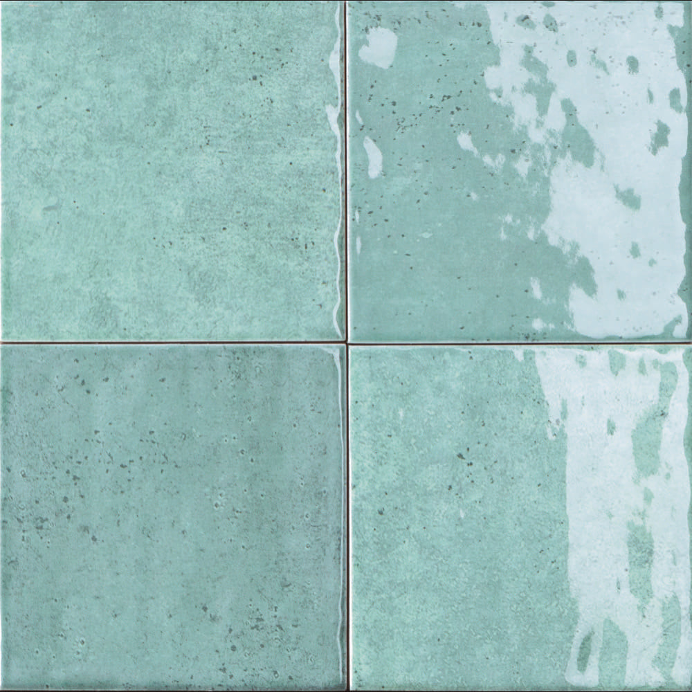 Alchemica Verdea Gloss 100x100mm close-up of the glaze variation