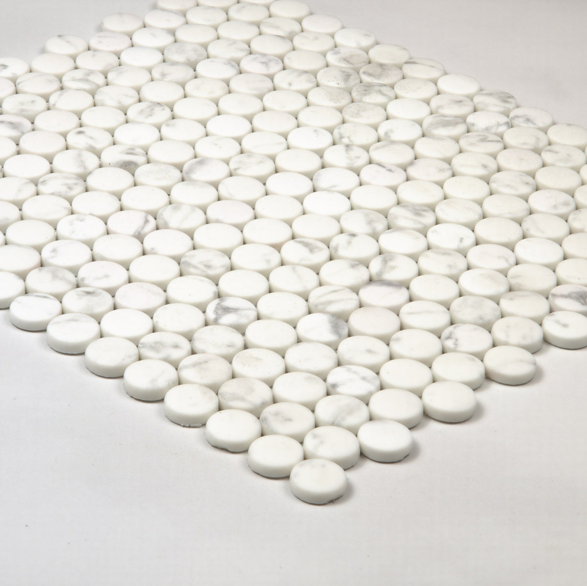 Boutique Statuario Recycled Glass Penny Round 290x315x20mm angle view