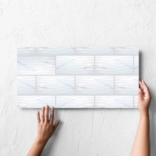 Carrara Bianco Decor Gloss 300x600mm hand 1