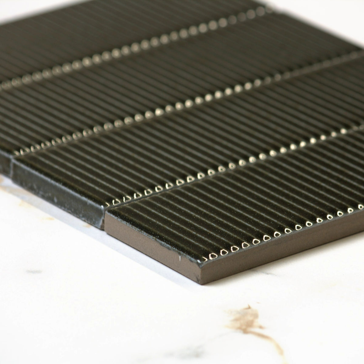micare canale evergreen dark gloss 50x150mm angle view