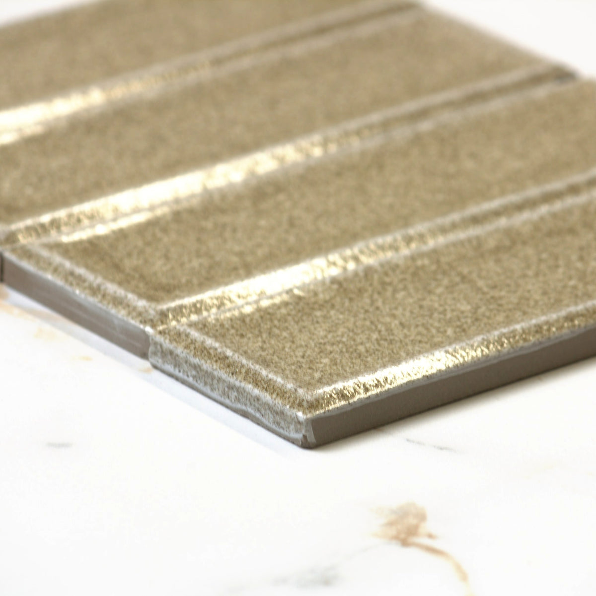 micare rim linen dark gloss 50x150mm angle view