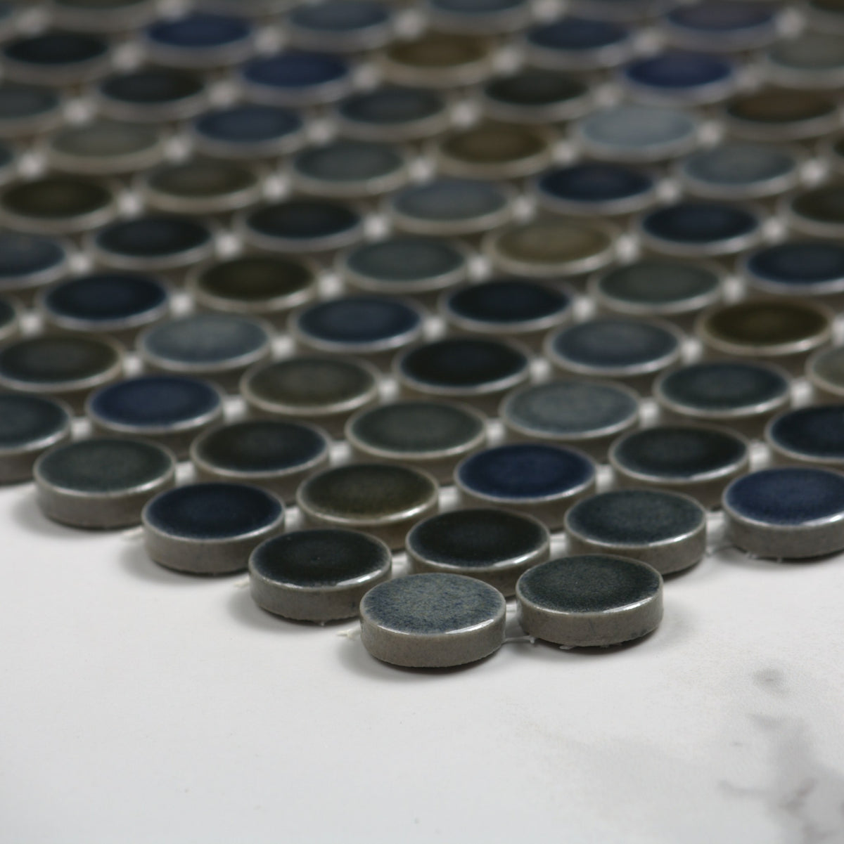 Mottled Mix Gloss Porcelain Glazed Penny Round 19mm angle view
