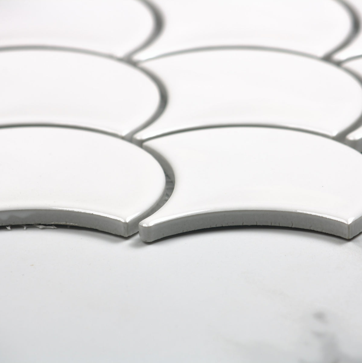 White Gloss Porcelain Glazed Fishscale 95x87mm angle view
