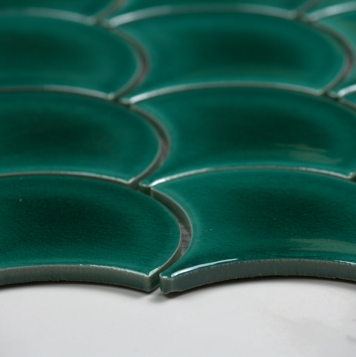 Reef Green Gloss Porcelain Glazed Fishscale 95x87mm angle view