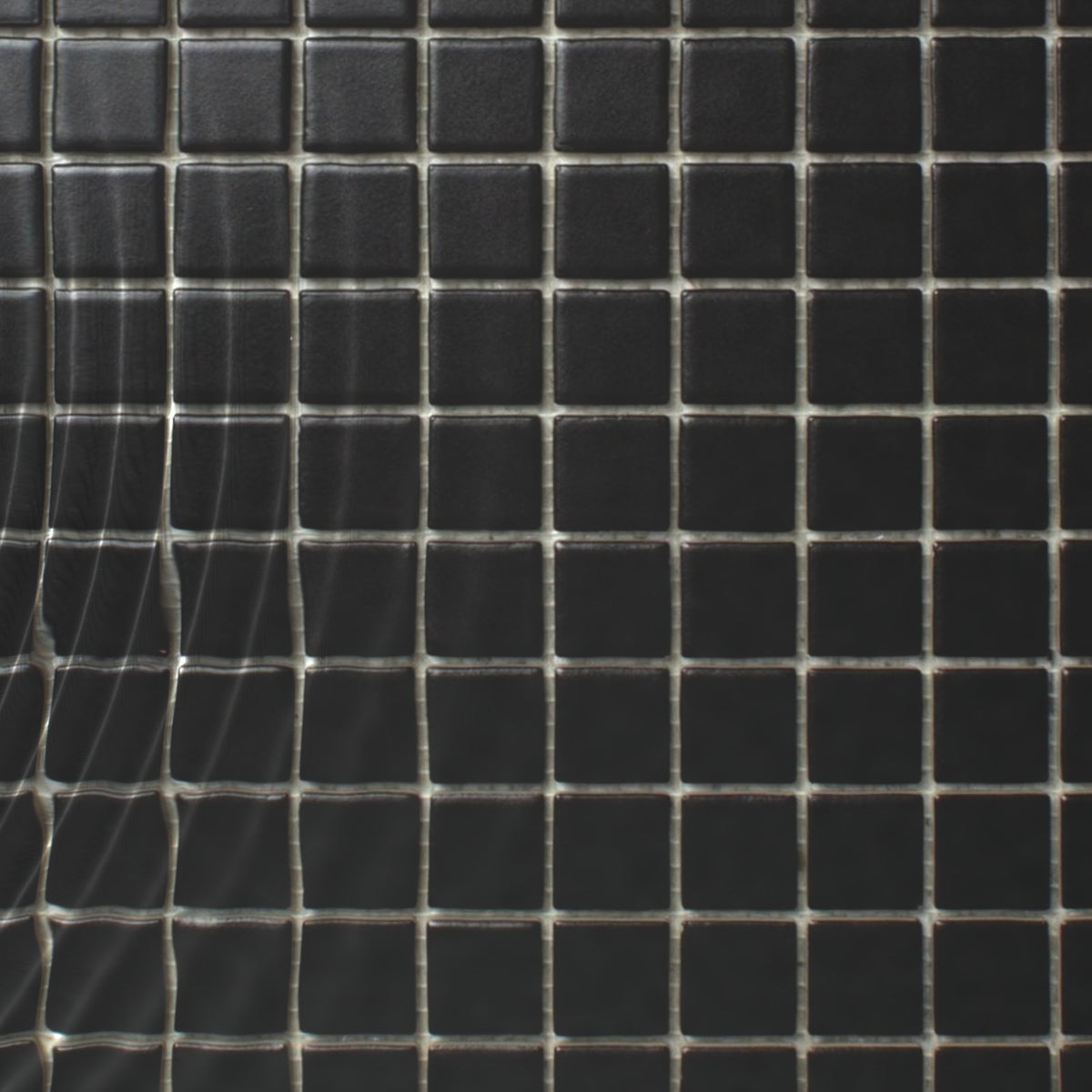 VitrA Black Matt Mosaic 25x25mm under water