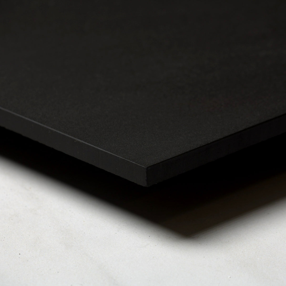 unicolour black r11 300x300mm angle view