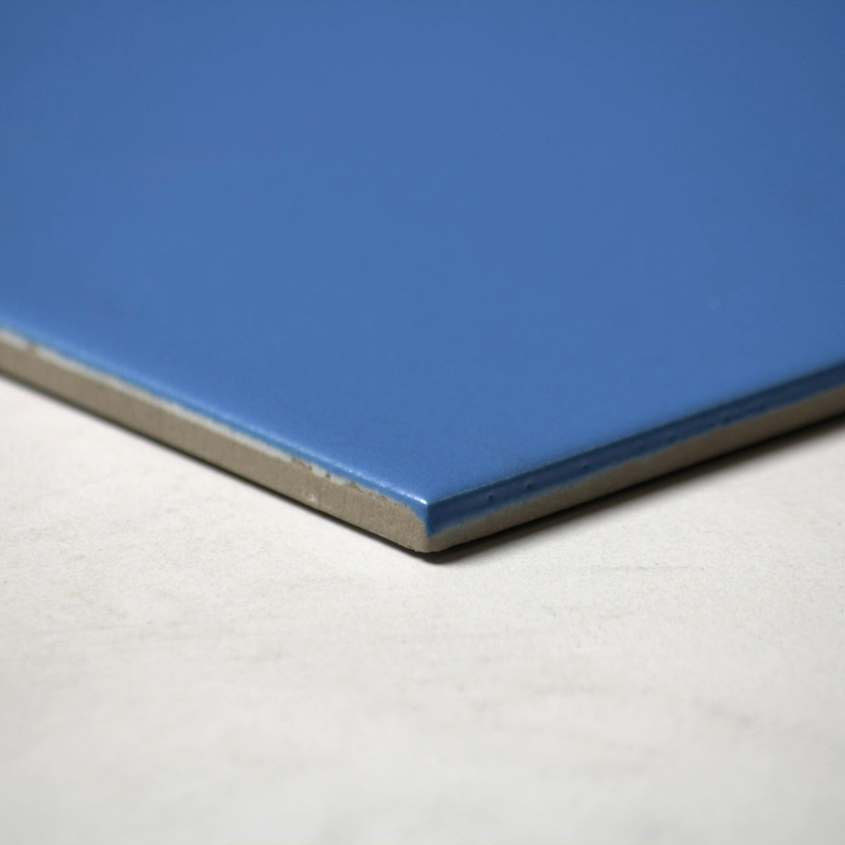 vitra azure blue matt 150x150mm angle view