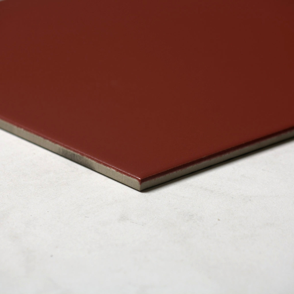 vitra oxide red matt 200x200mm angle view