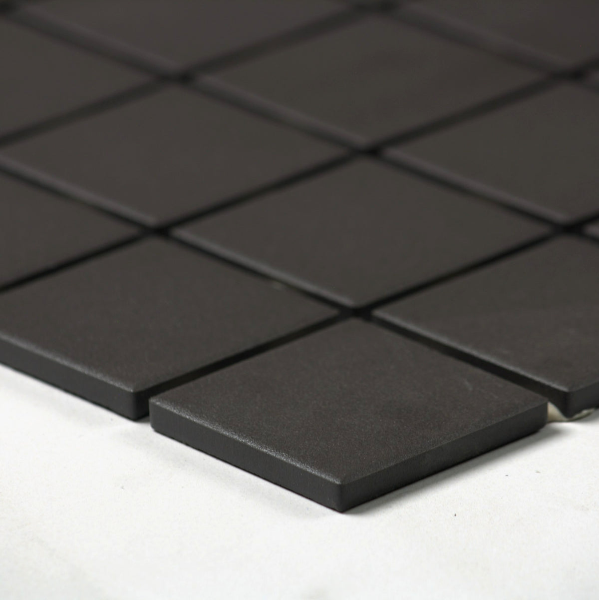 vitra uni black matt r10b mosaic 50x50mm angle view